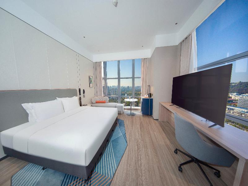 Holiday Inn Express Wuhan East Lake image