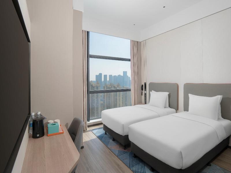 Holiday Inn Express Wuhan East Lake image