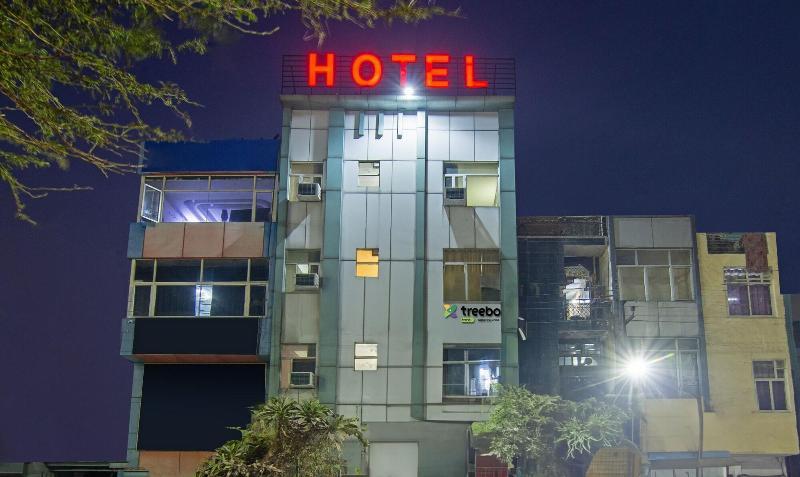 Treebo Green View, Noida image