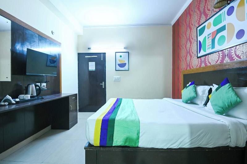 Treebo Green View, Noida image
