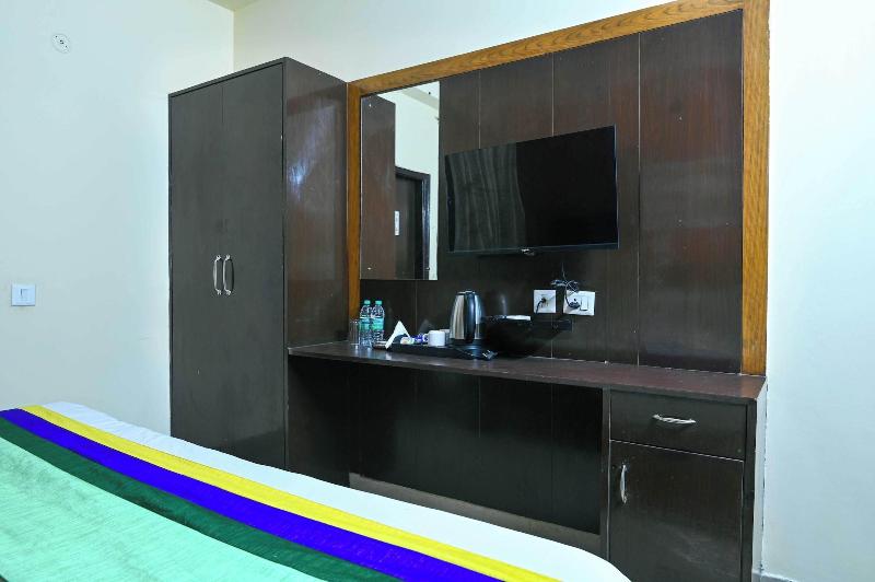 Treebo Green View, Noida image