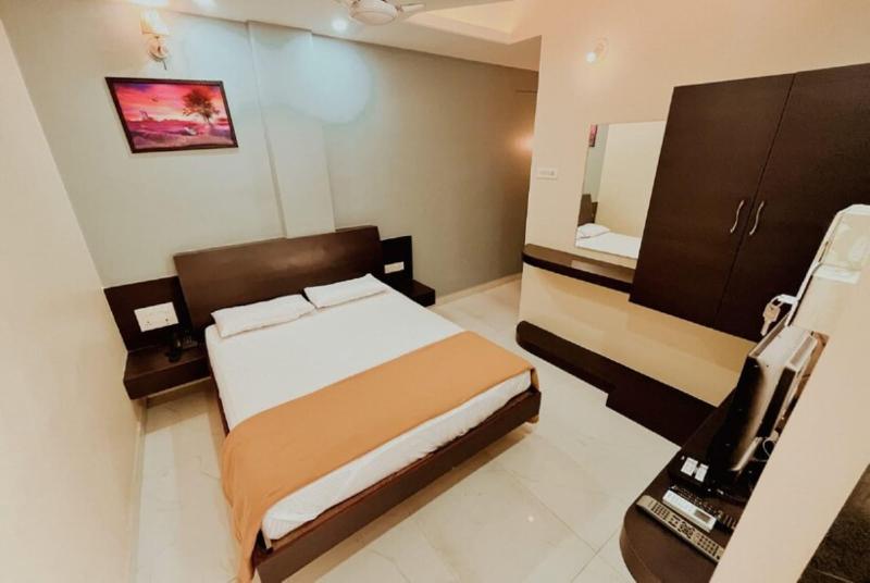 Hotel Radha Krishna image