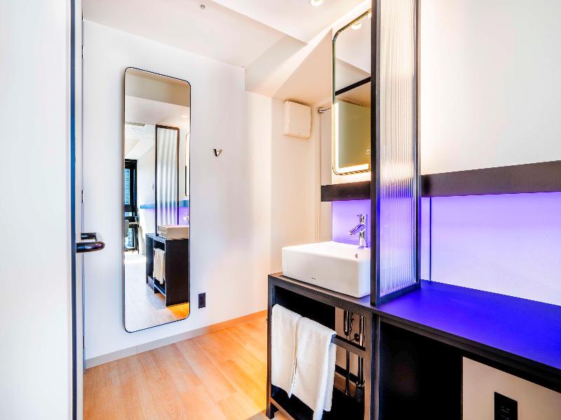 Yotel Tokyo Ginza image