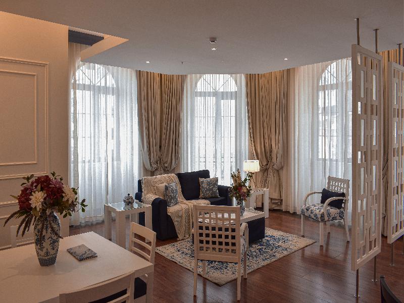 Parc Royale Suites image