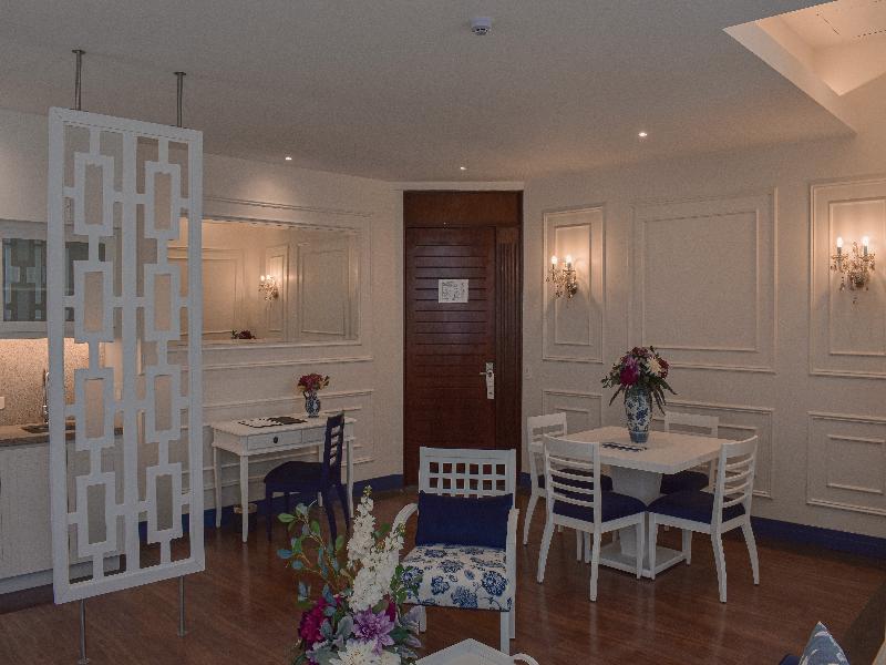 Parc Royale Suites image