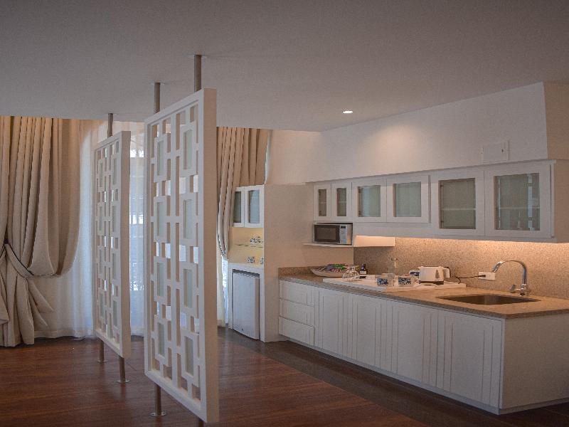 Parc Royale Suites image