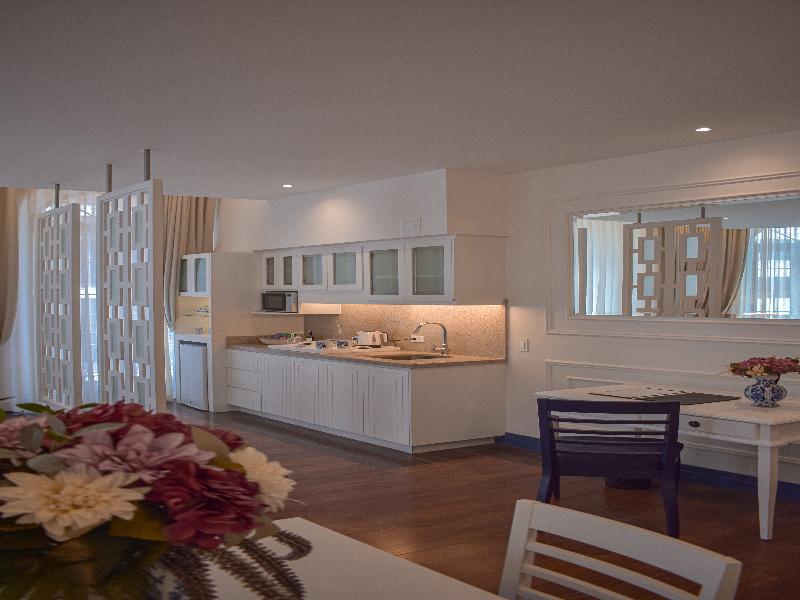 Parc Royale Suites image