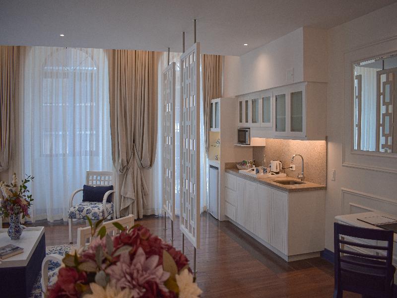 Parc Royale Suites image