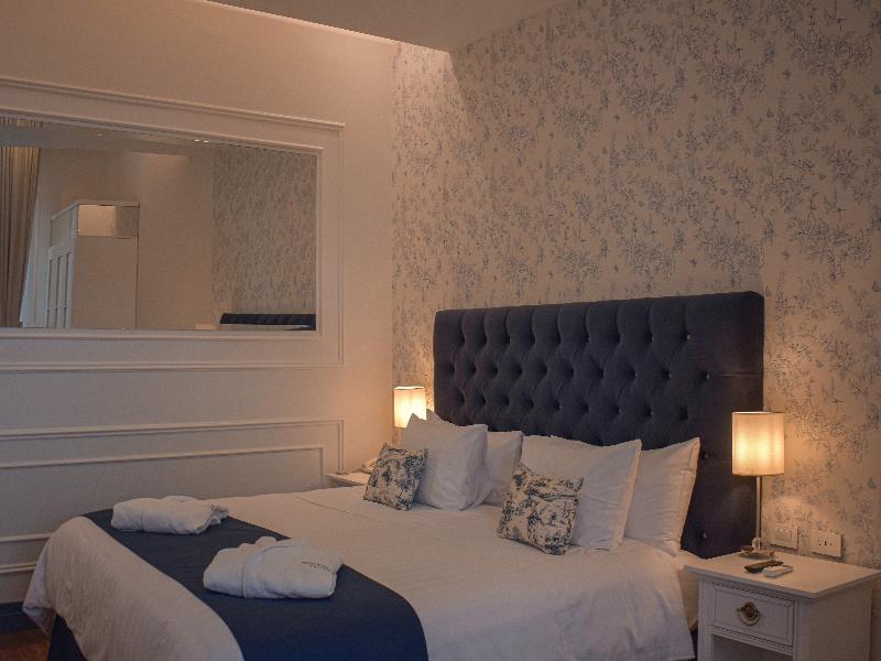 Parc Royale Suites image