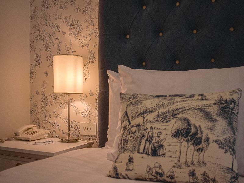 Parc Royale Suites image