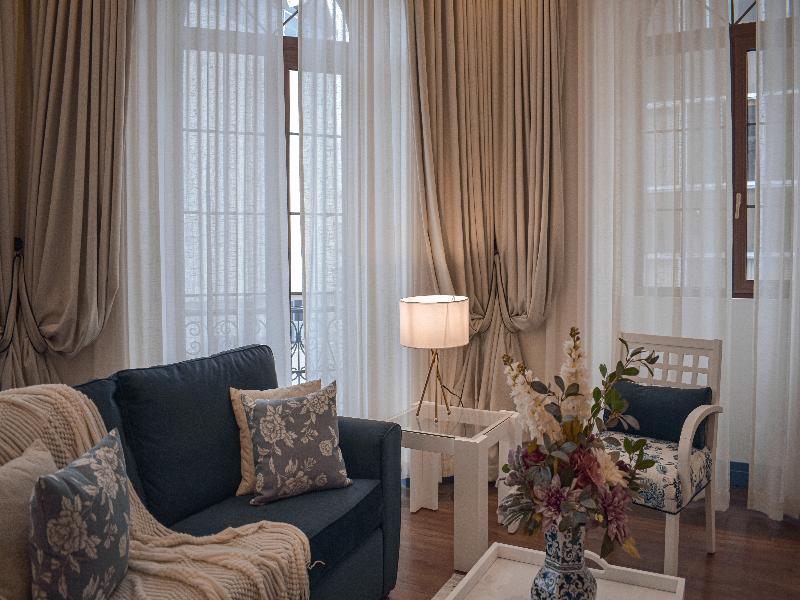 Parc Royale Suites image