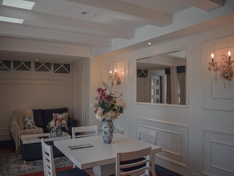 Parc Royale Suites image