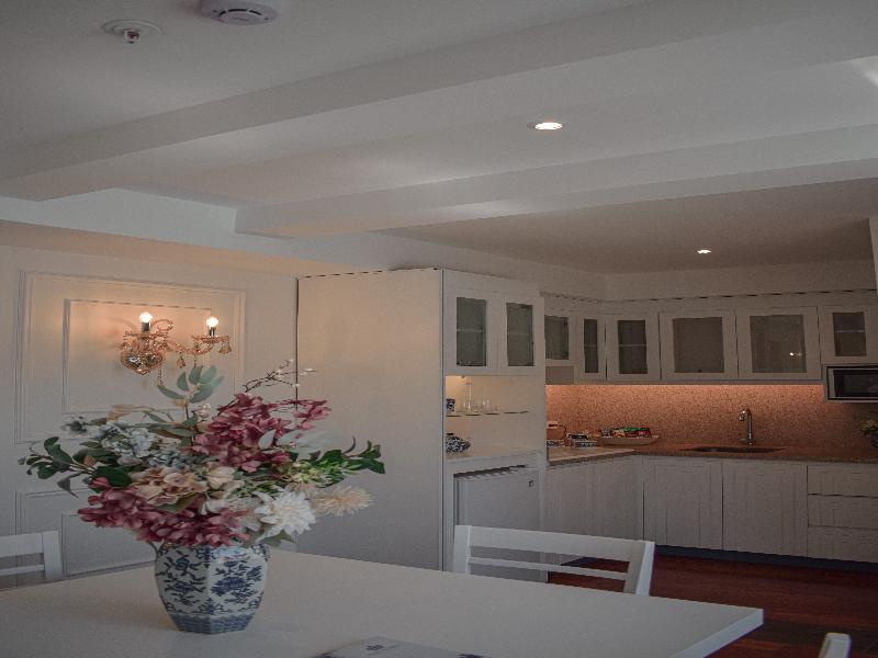 Parc Royale Suites image