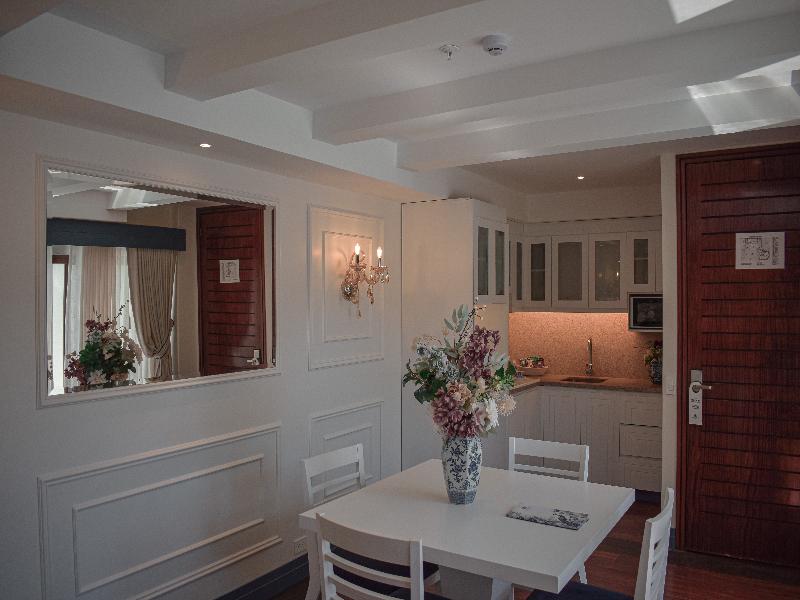 Parc Royale Suites image