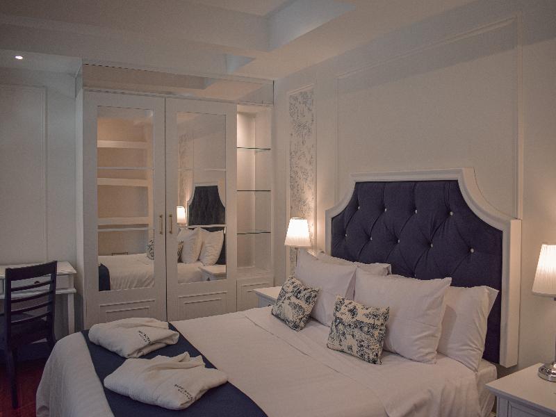Parc Royale Suites image