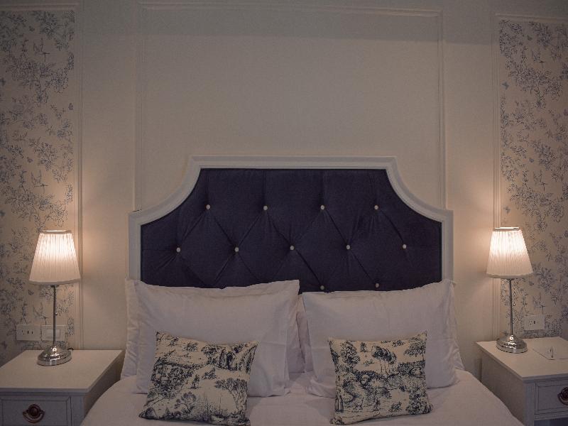 Parc Royale Suites image