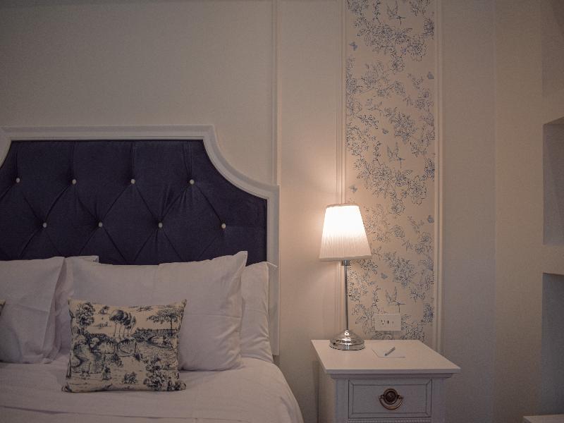 Parc Royale Suites image
