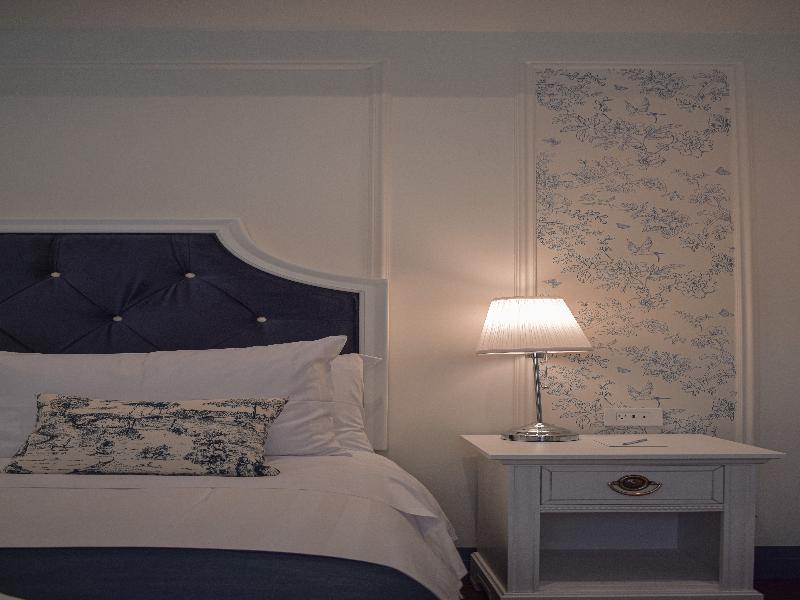 Parc Royale Suites image