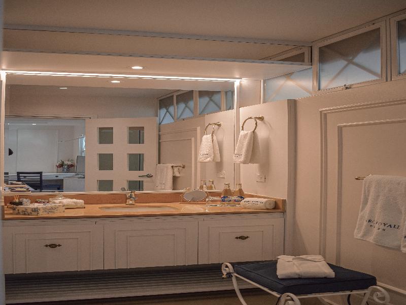 Parc Royale Suites image