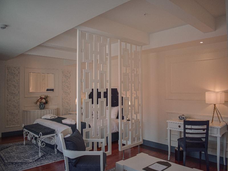 Parc Royale Suites image