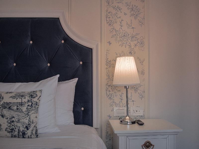 Parc Royale Suites image