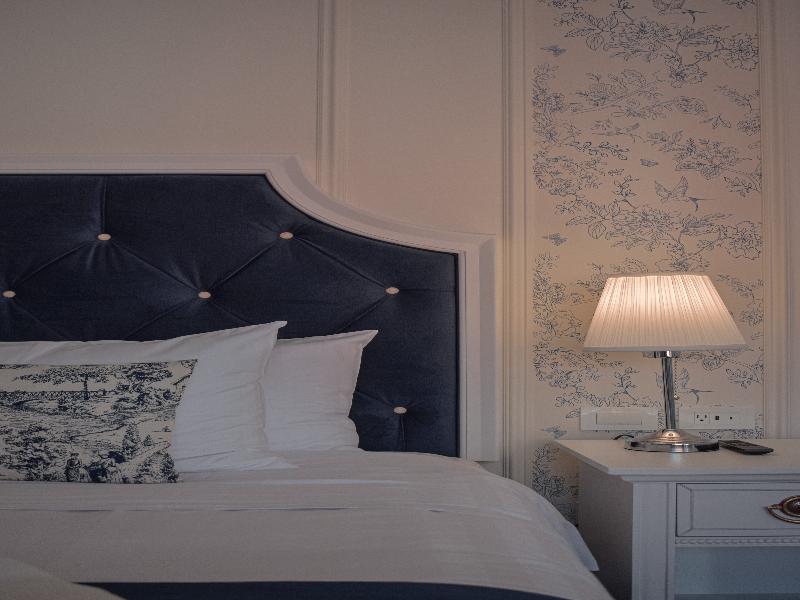 Parc Royale Suites image