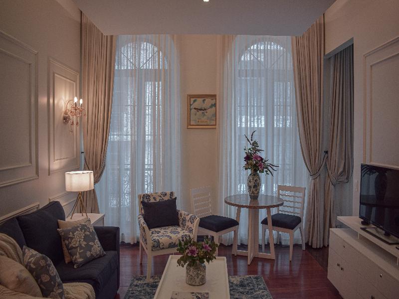 Parc Royale Suites image