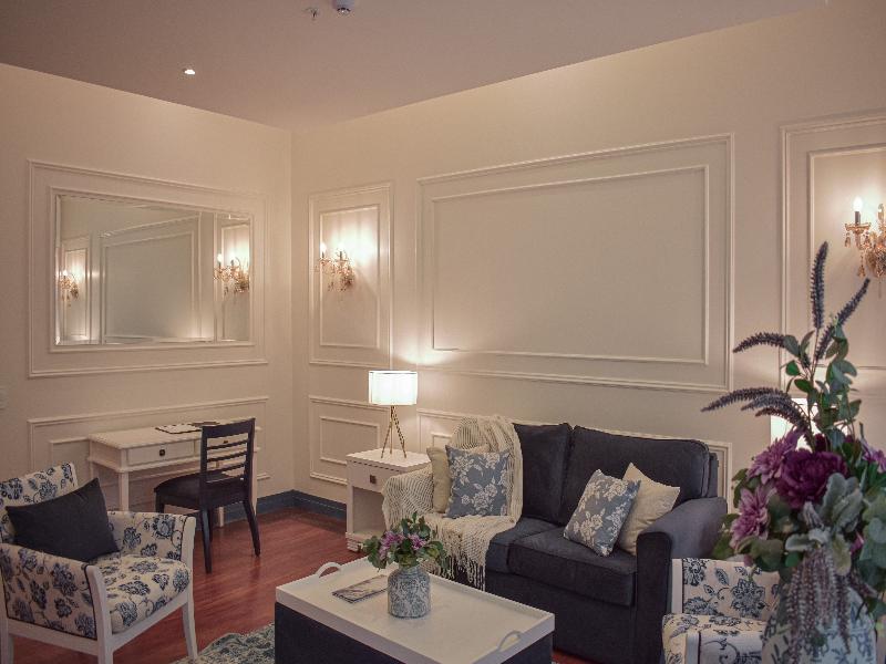 Parc Royale Suites image