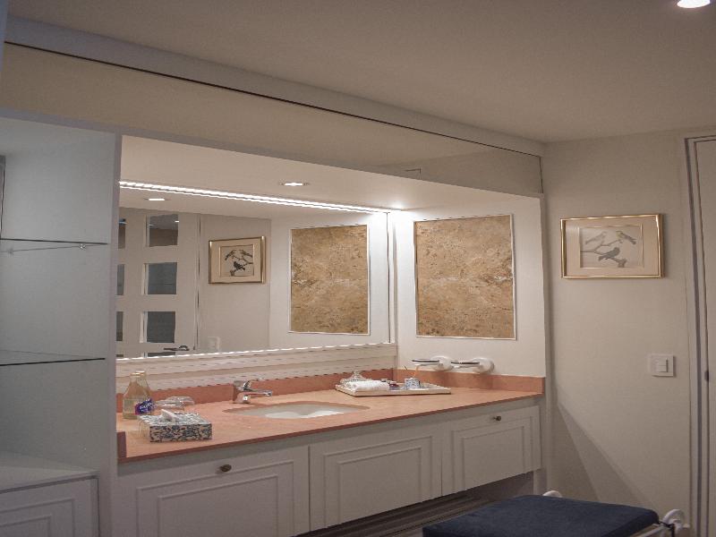 Parc Royale Suites image
