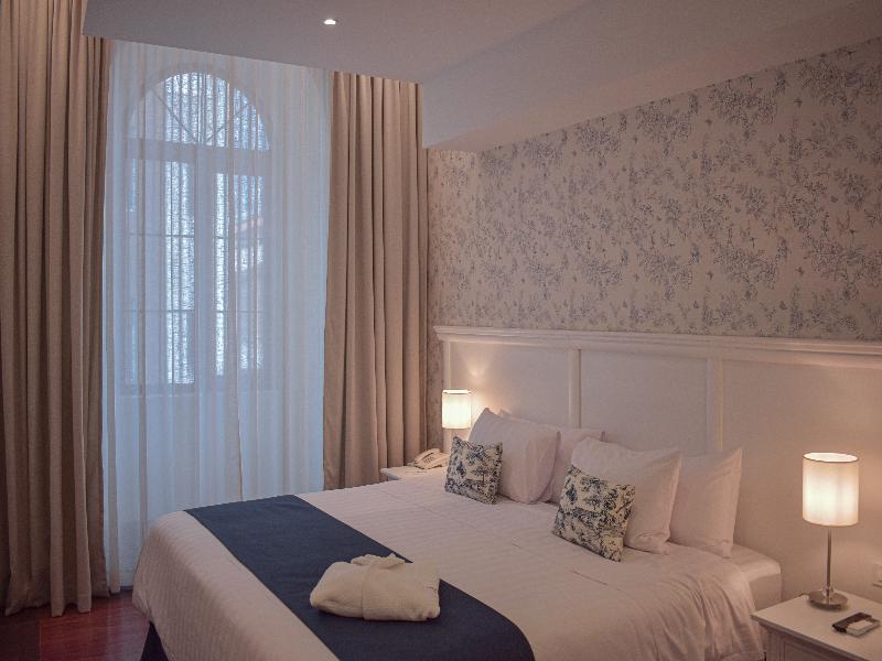 Parc Royale Suites image