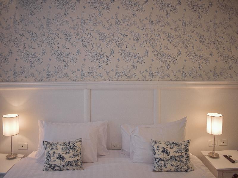 Parc Royale Suites image