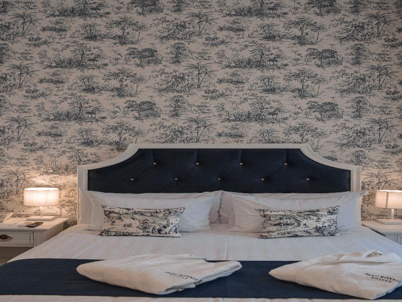 Parc Royale Suites image