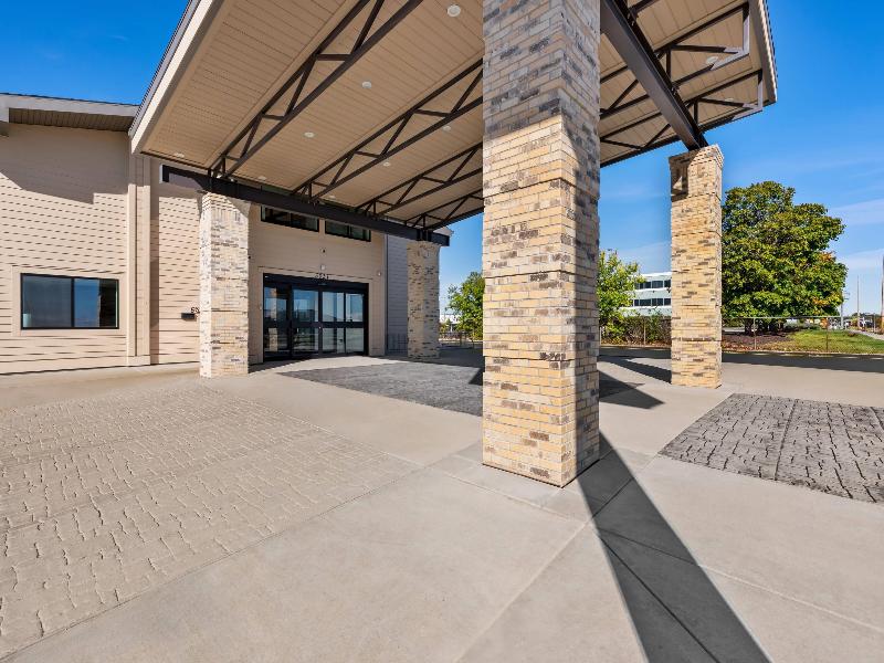 Clarion Pointe Milwaukee — general view