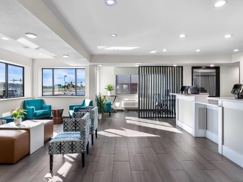 Clarion Pointe Milwaukee image