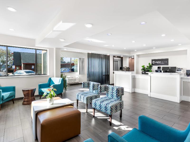 Clarion Pointe Milwaukee image