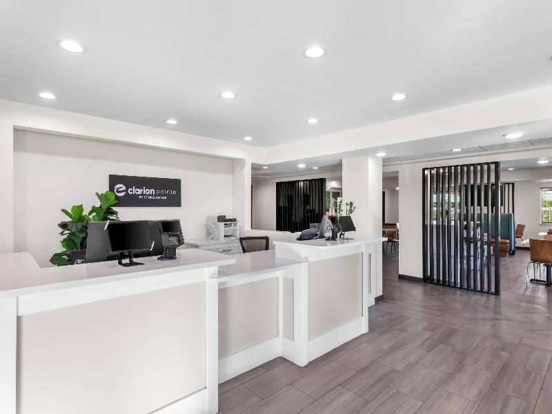 Clarion Pointe Milwaukee image