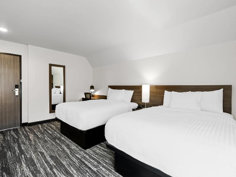 Clarion Pointe Milwaukee image