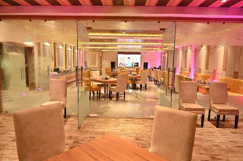 Hotel Aakriti Clarks Inn Express