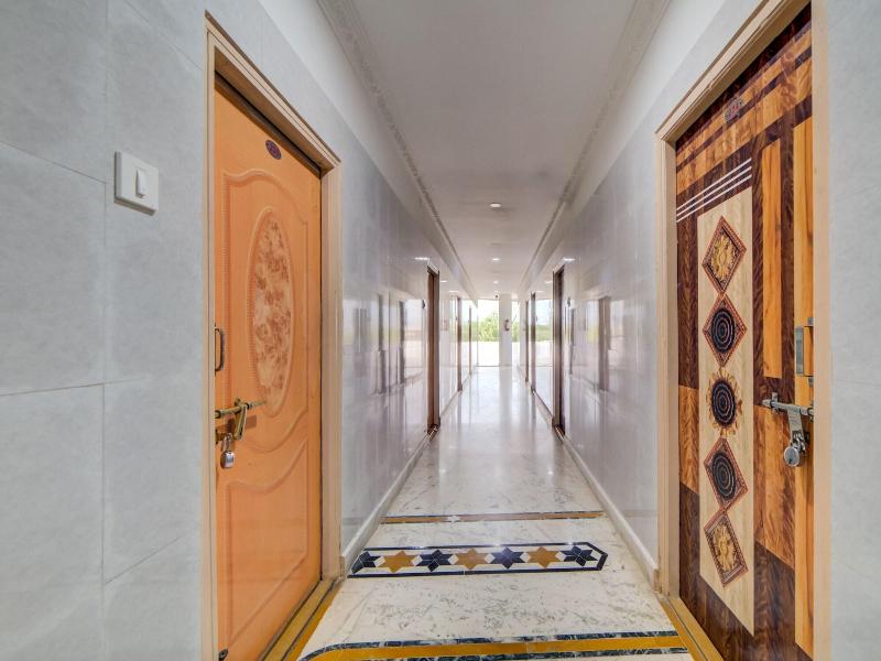 29087 Hotel Golden Pride — view