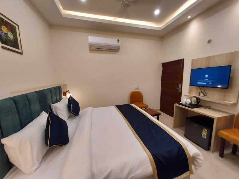 Hotel Dreamland Inn image