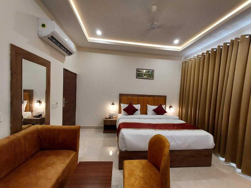Hotel Dreamland Inn image