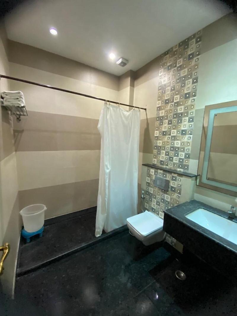 Hotel Maple Ridge image