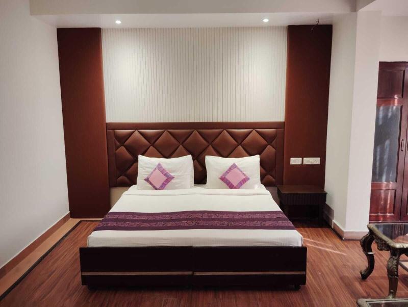 Hotel Maple Ridge image