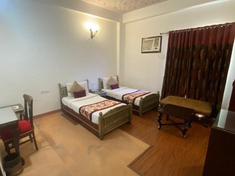 Hotel Maple Ridge image