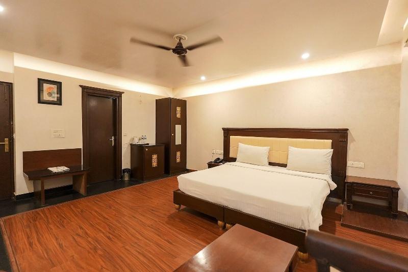 Hotel Maple Ridge image