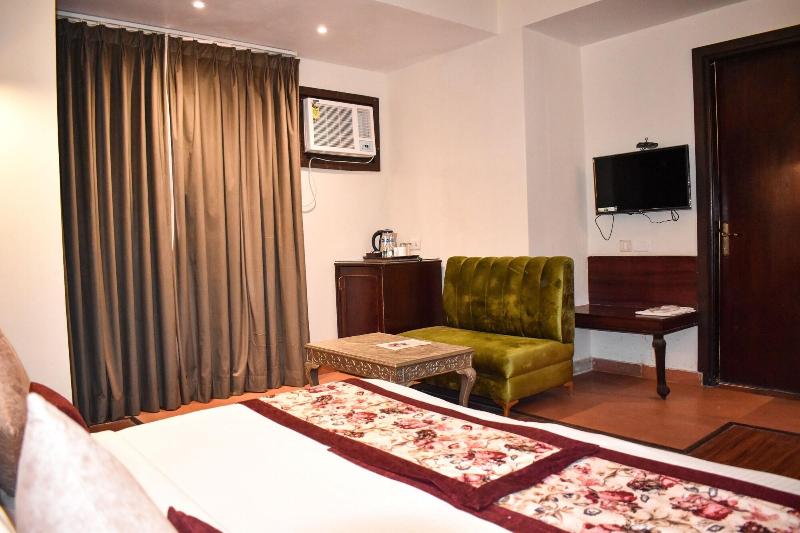 Hotel Maple Ridge image