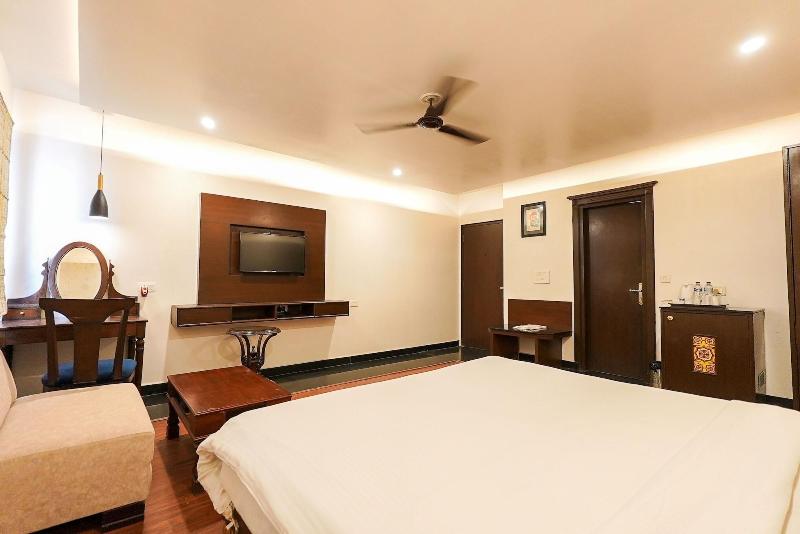 Hotel Maple Ridge image