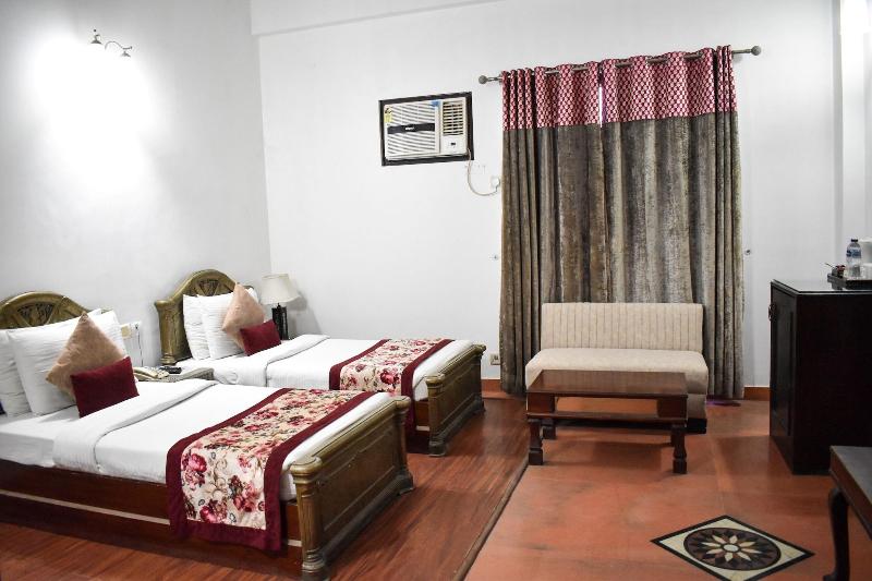 Hotel Maple Ridge image