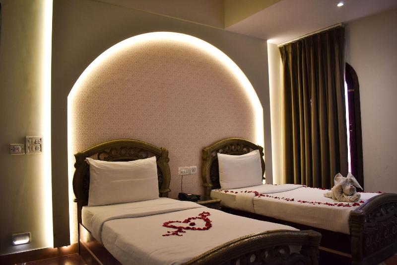 Hotel Maple Ridge image