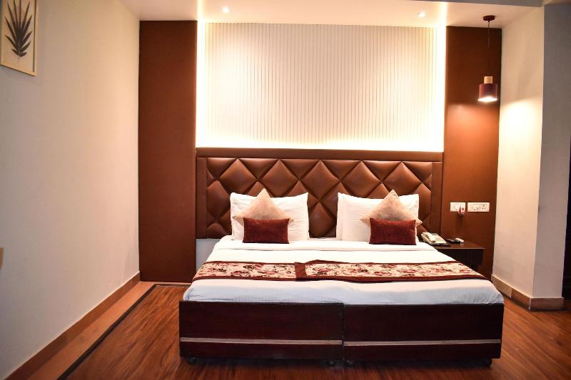 Hotel Maple Ridge image